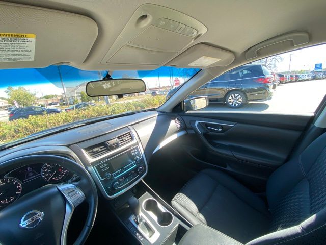 2017 Nissan Altima 2.5 SV photo 12