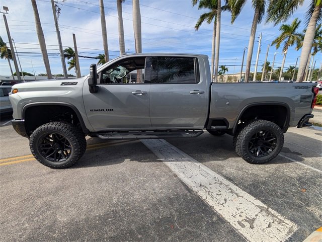2025 Chevrolet Silverado 2500HD LTZ photo 4