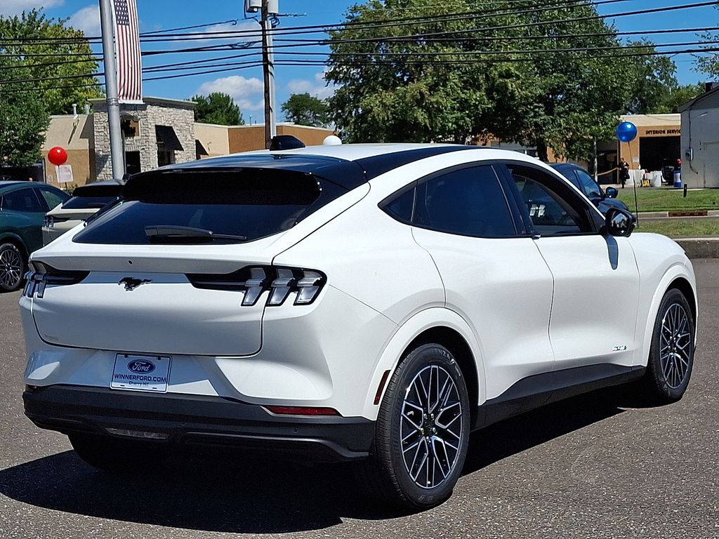 2025 Ford Mustang Mach-E Premium photo 4