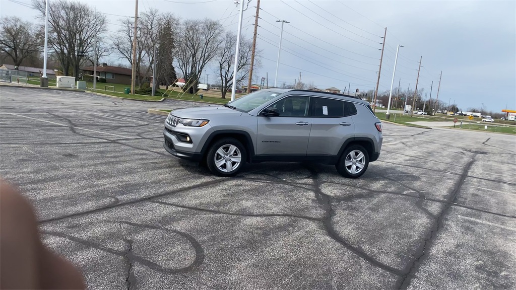 2022 Jeep Compass Latitude photo 4