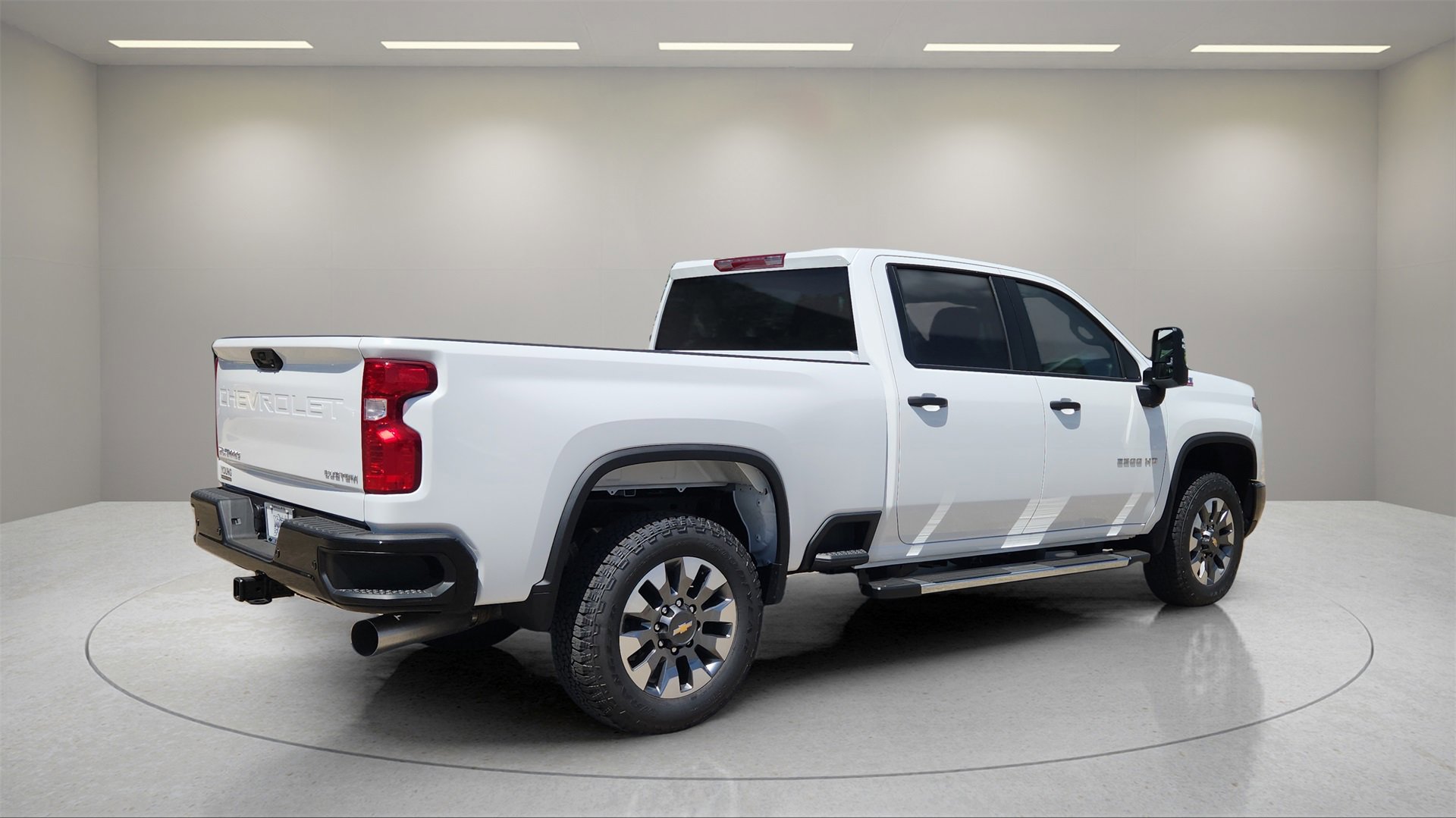 2025 Chevrolet Silverado 2500HD Custom photo 3