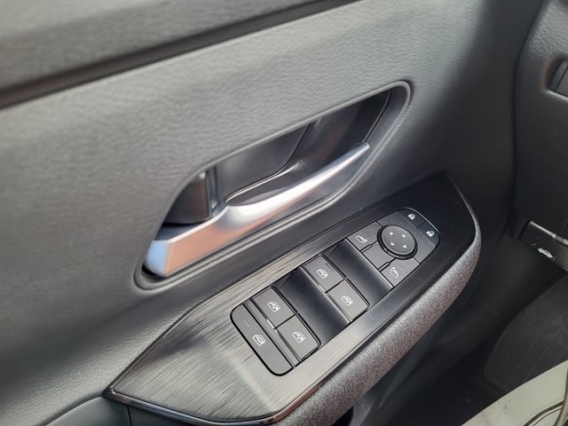 2025 Nissan Kicks SV photo 21