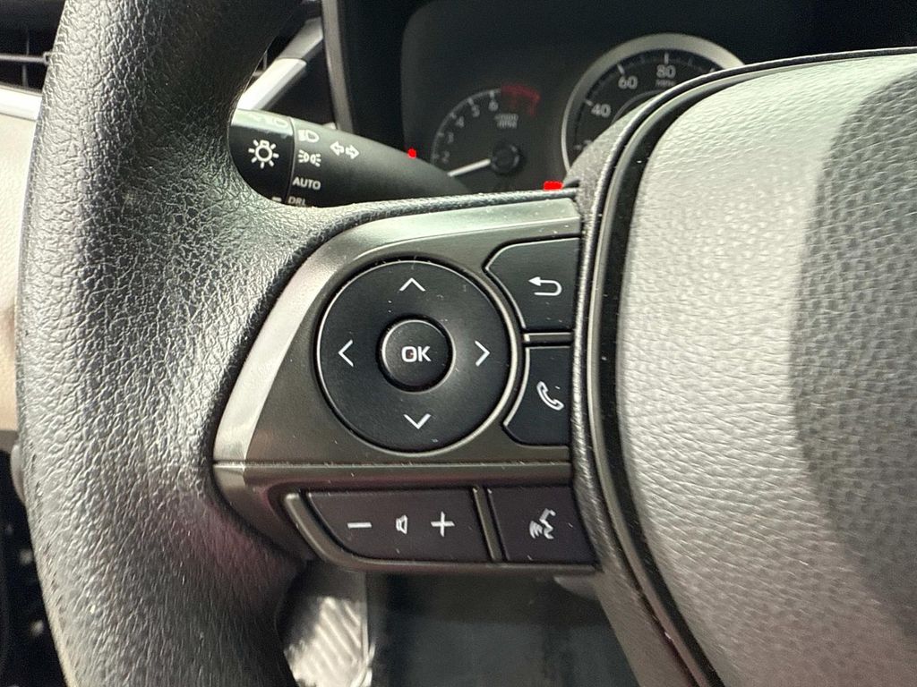 2022 Toyota Corolla LE photo 30