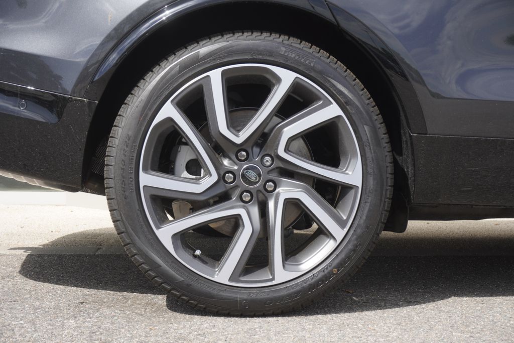 2025 Land Rover Discovery SE photo 32