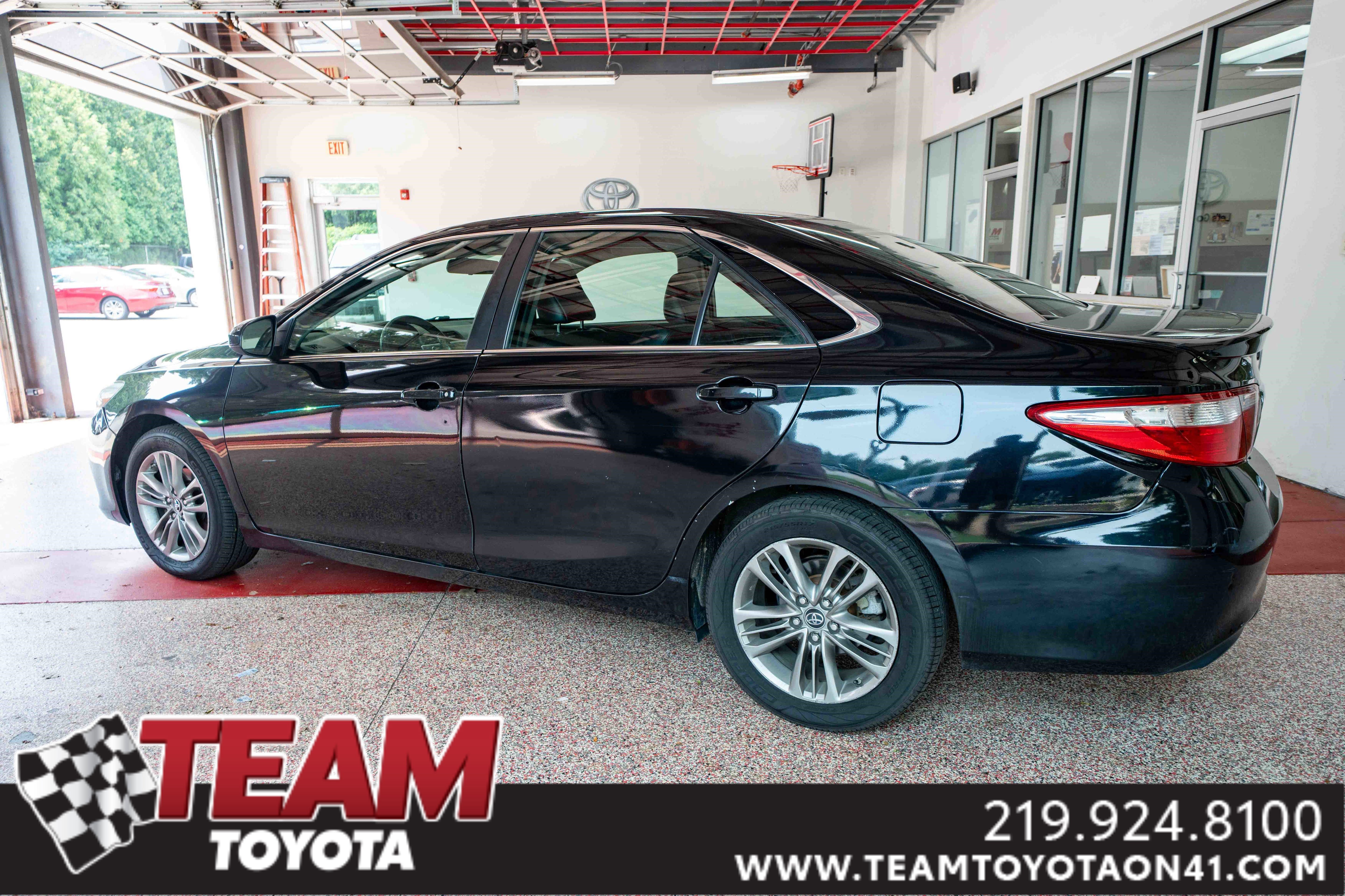 Used 2017 Toyota Camry SE with VIN 4T1BF1FK3HU802533 for sale in Schererville, IN