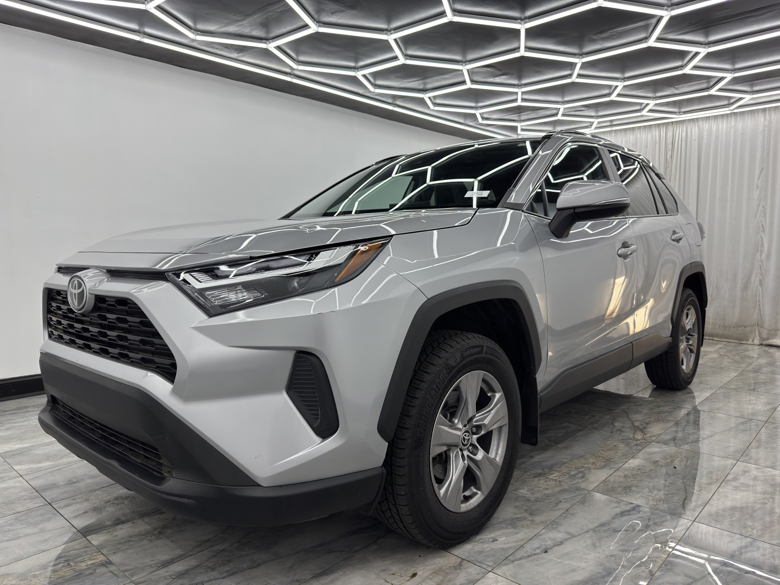 2022 Toyota RAV4 XLE photo 3
