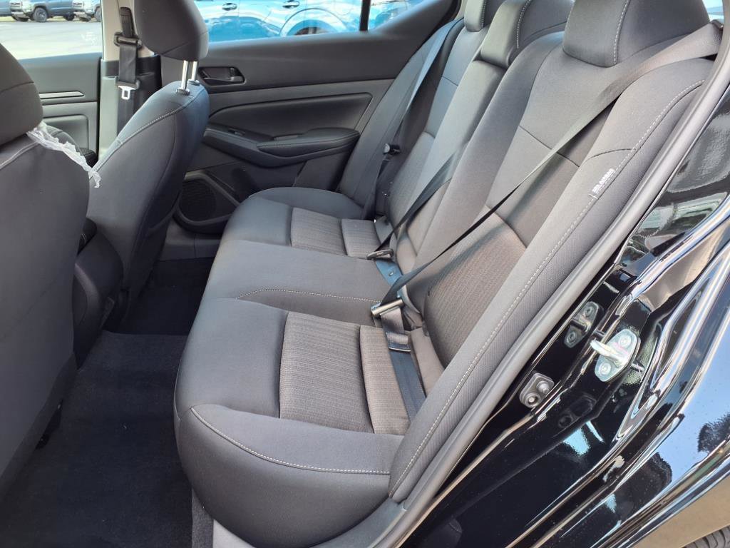 2025 Nissan Altima SV photo 4