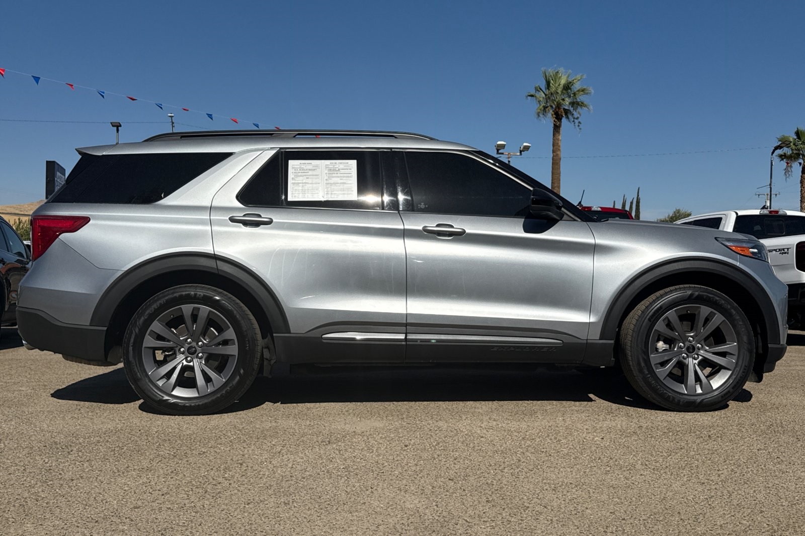 2022 Ford Explorer XLT photo 3
