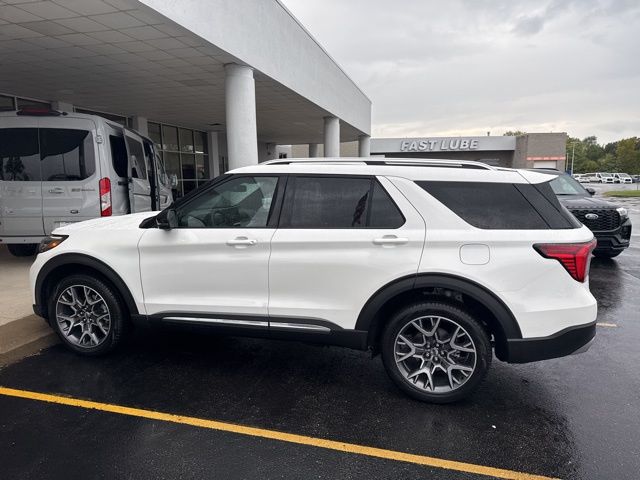 2025 Ford Explorer Platinum photo 9