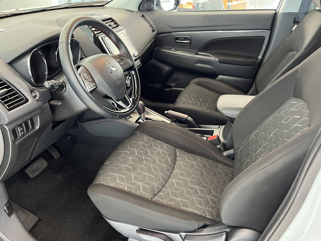 2024 Mitsubishi Outlander Sport LE photo 14