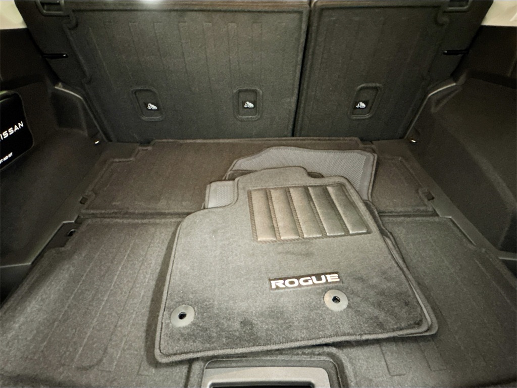 2026 Nissan Rogue Platinum photo 17