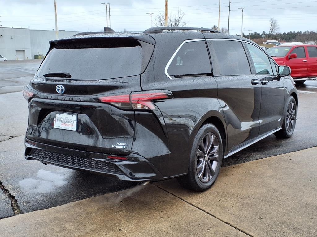 2021 Toyota Sienna XSE photo 3