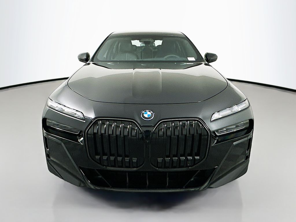 2026 Bmw 750e photo 2