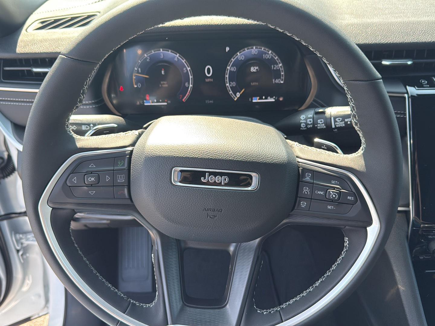 2025 Jeep Grand Cherokee Laredo photo 18