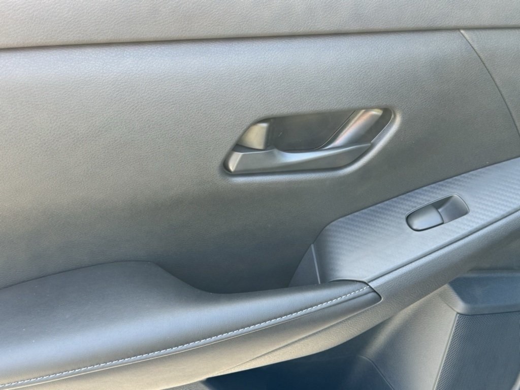 2025 Nissan Sentra SV photo 16