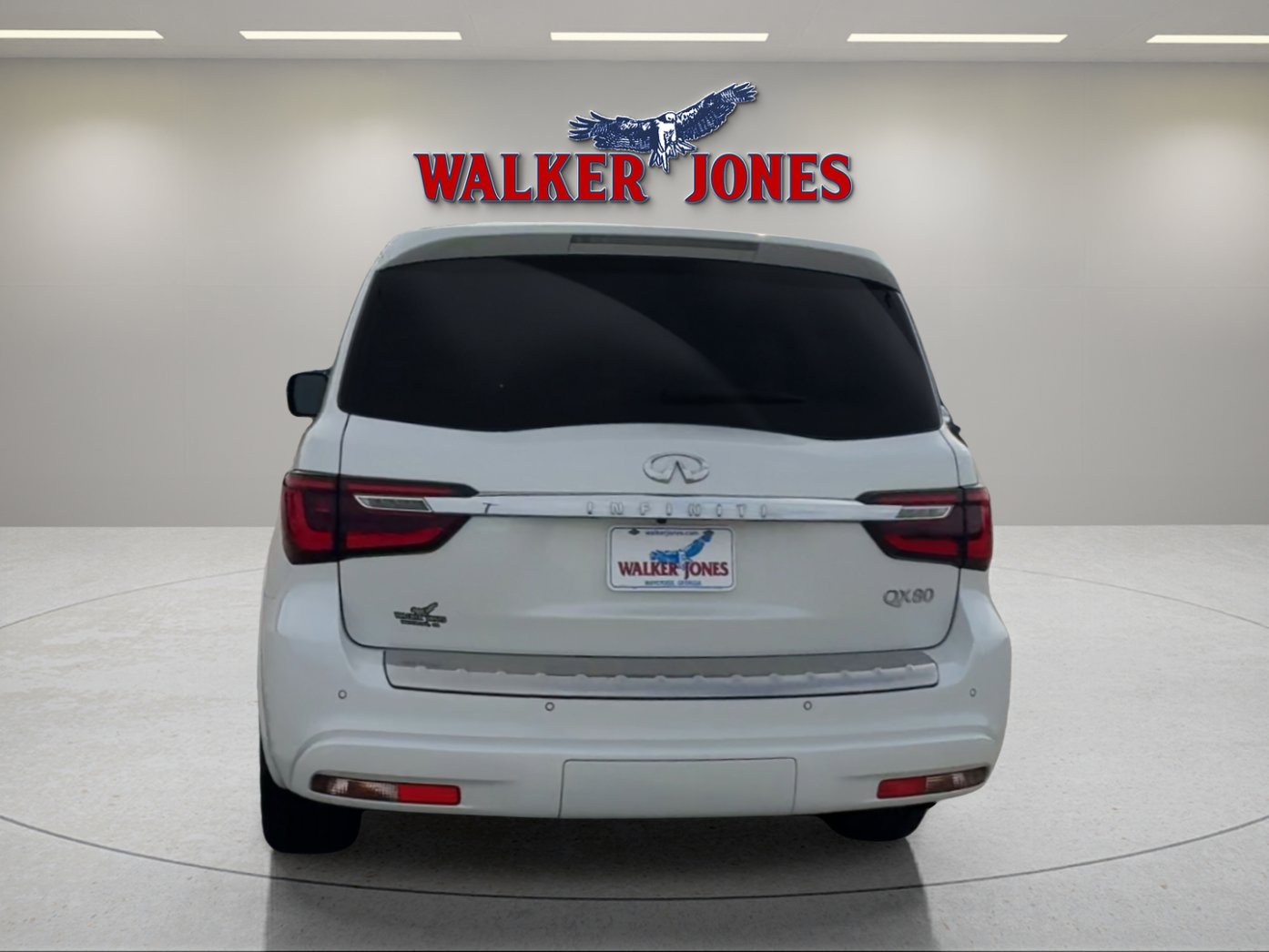 2021 Infiniti QX80 Luxe photo 2