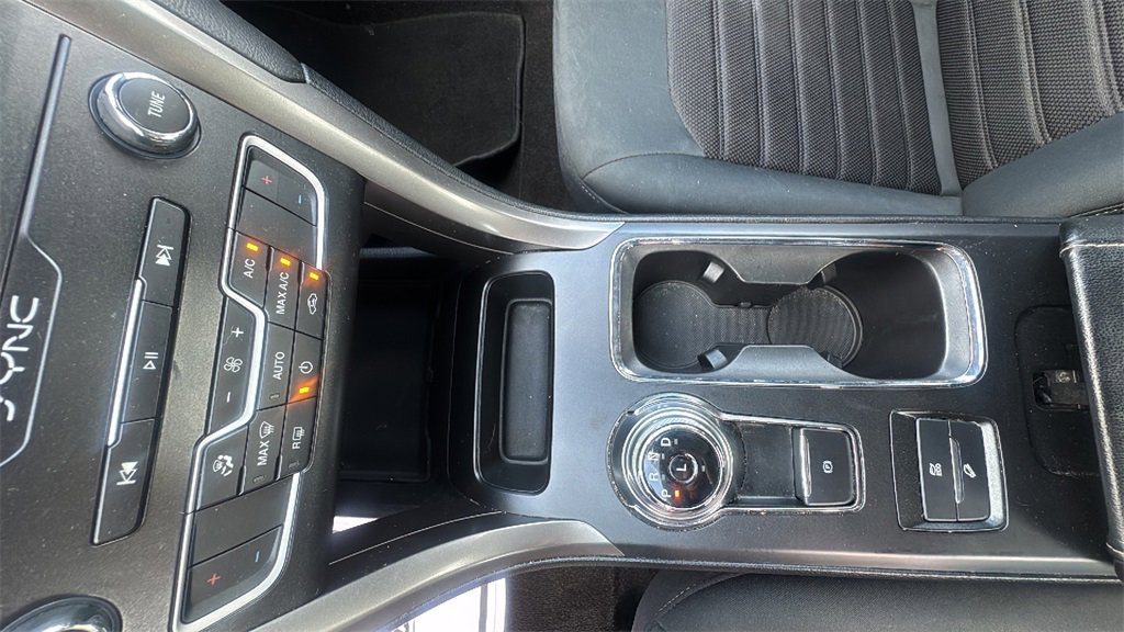 2020 Ford Fusion Hybrid SE photo 13