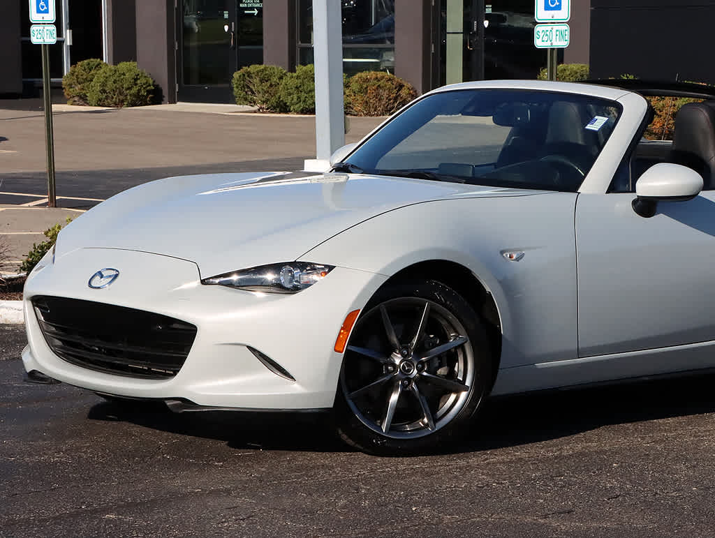 2017 Mazda MX-5 Miata Miata RF Grand Touring photo 3