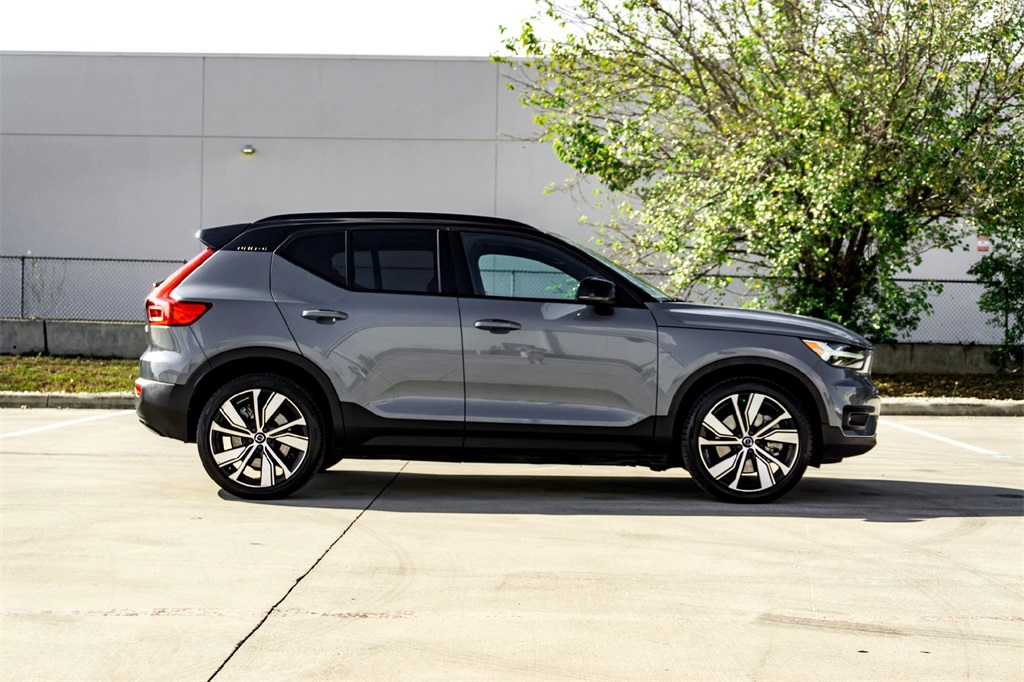 2021 Volvo XC40 Recharge P8 photo 4