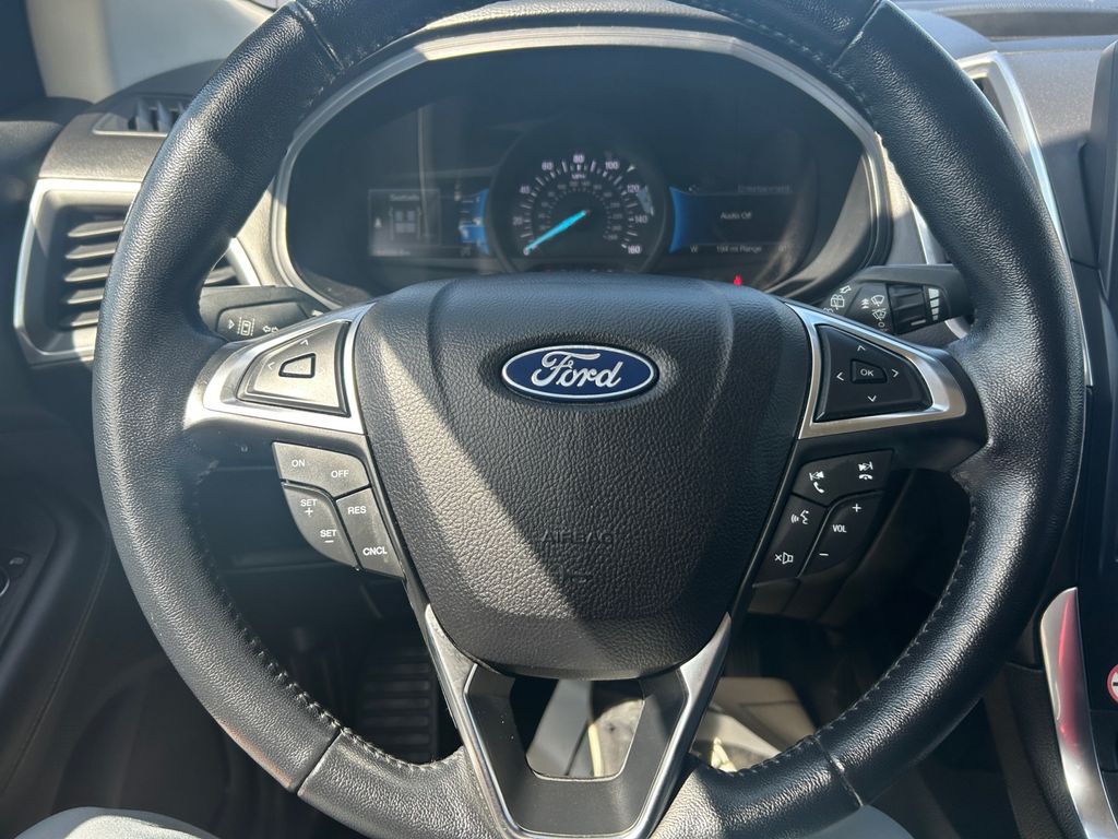 2022 Ford Edge Titanium photo 9