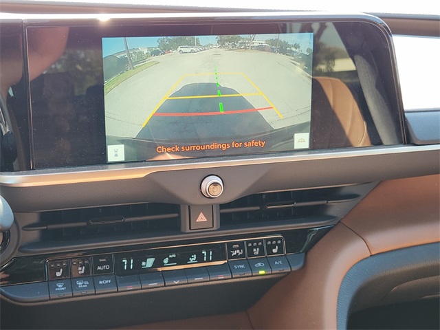 2025 Toyota Crown Signia XLE photo 22