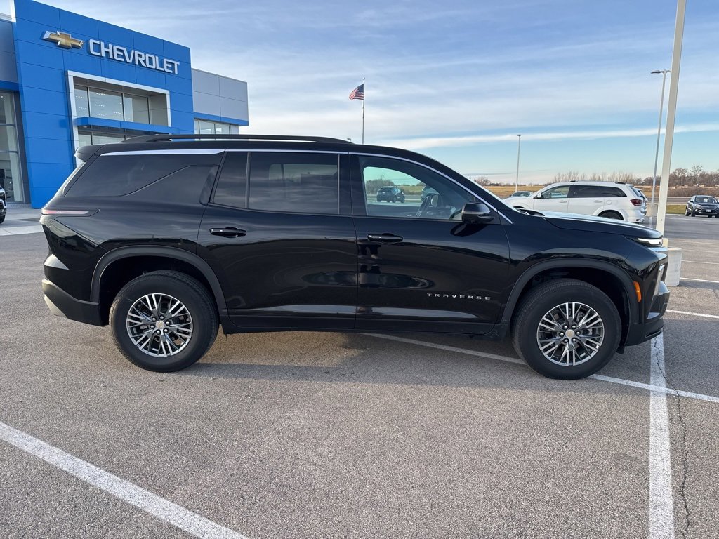 Used 2024 Chevrolet Traverse 2LT with VIN 1GNEVGKSXRJ174767 for sale in Spring Valley, Minnesota
