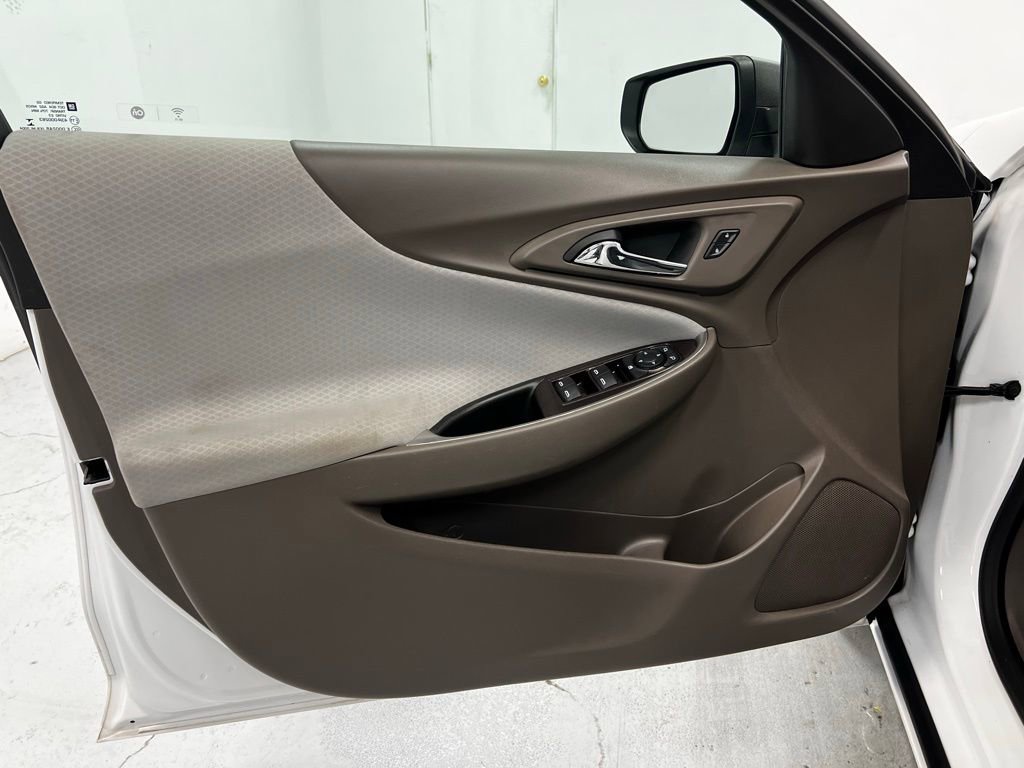 2020 Chevrolet Malibu LS photo 12