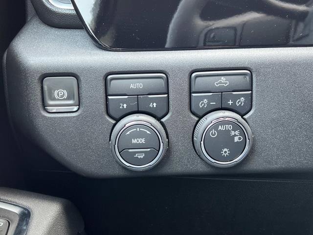 2025 Chevrolet Silverado 1500 LT photo 21