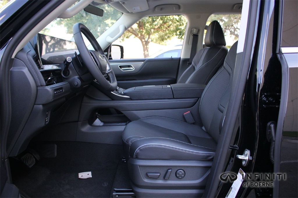 2026 Infiniti QX80 Luxe photo 5