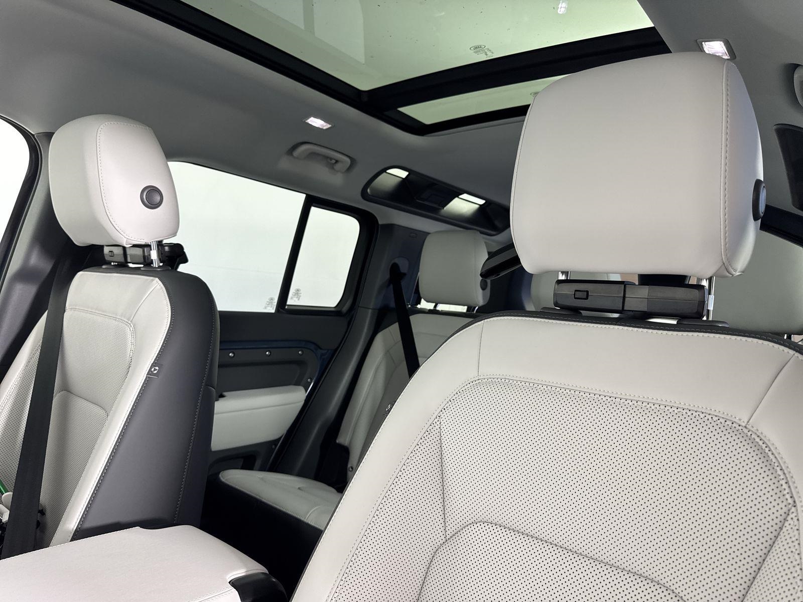 2025 Land Rover Defender 110 S photo 23