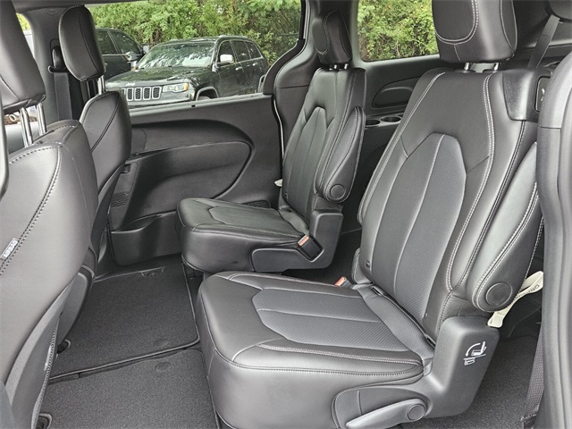 2026 Chrysler Pacifica photo 6