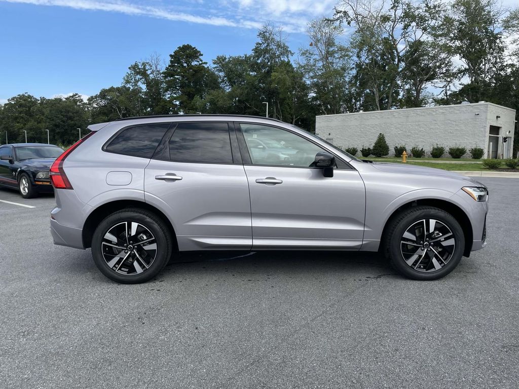 2026 Volvo XC60 B5 Core photo 31