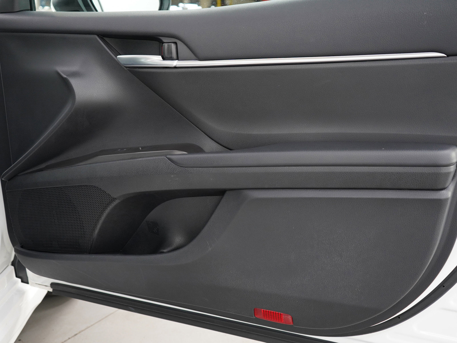 2024 Toyota Camry SE photo 9