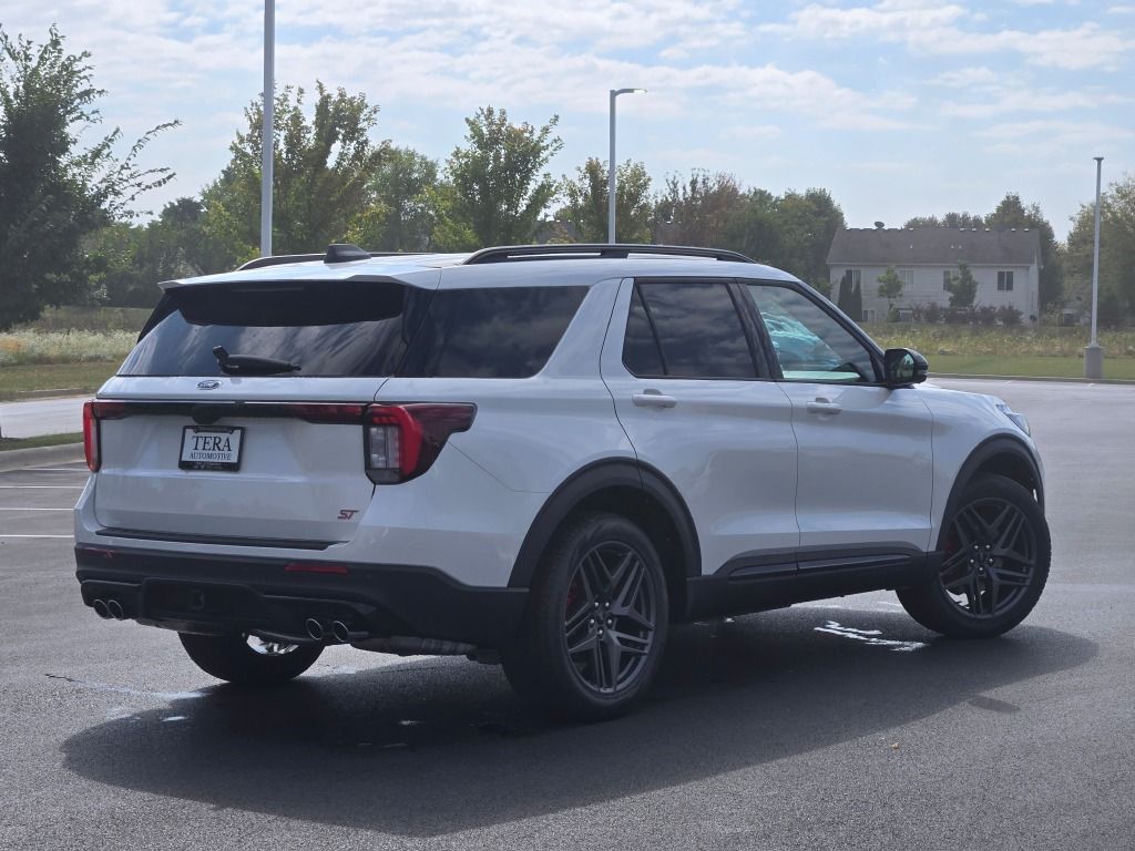 2025 Ford Explorer ST photo 8