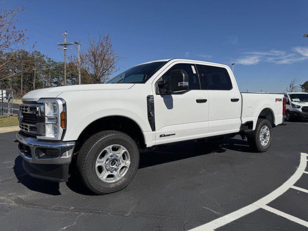 2025 Ford F-250 XLT photo 2