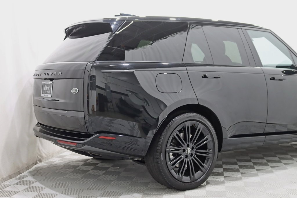 2023 Land Rover Range Rover SE photo 9