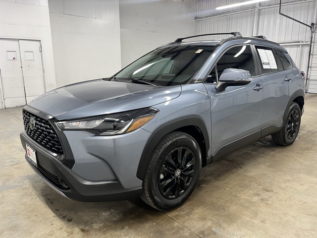 2023 Toyota Corolla Cross LE photo 3