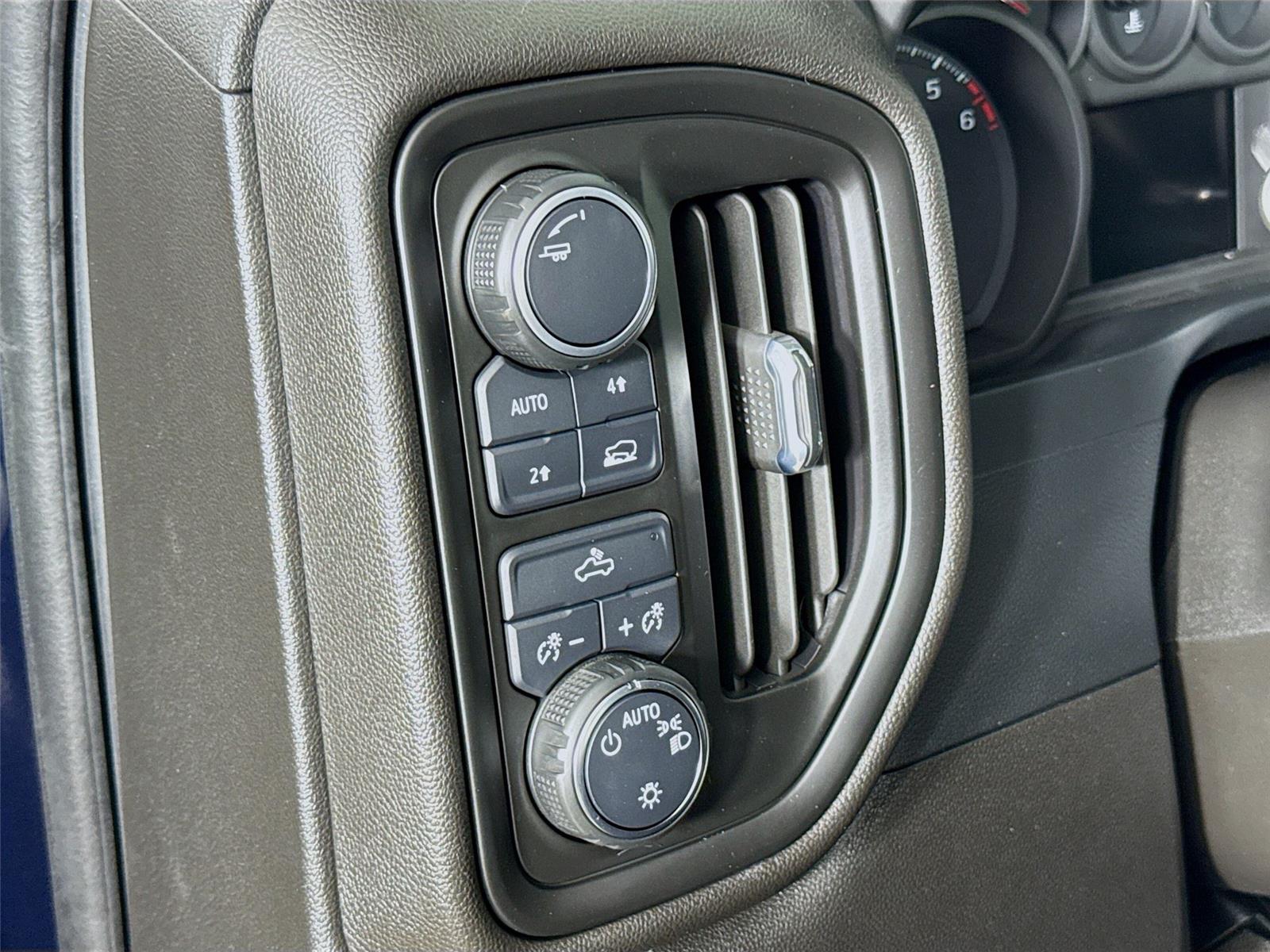 2022 Chevrolet Silverado 1500 Custom photo 9