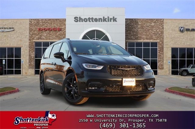 2026 Chrysler Pacifica Limited's photo