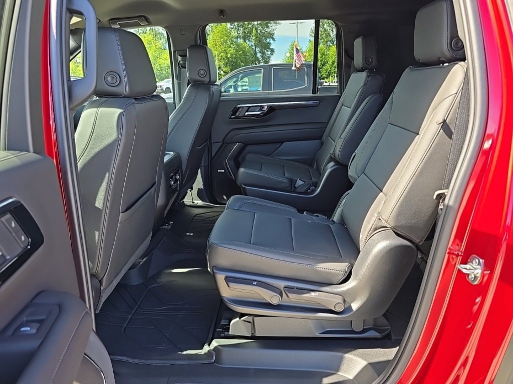 2025 Chevrolet Suburban LT photo 28