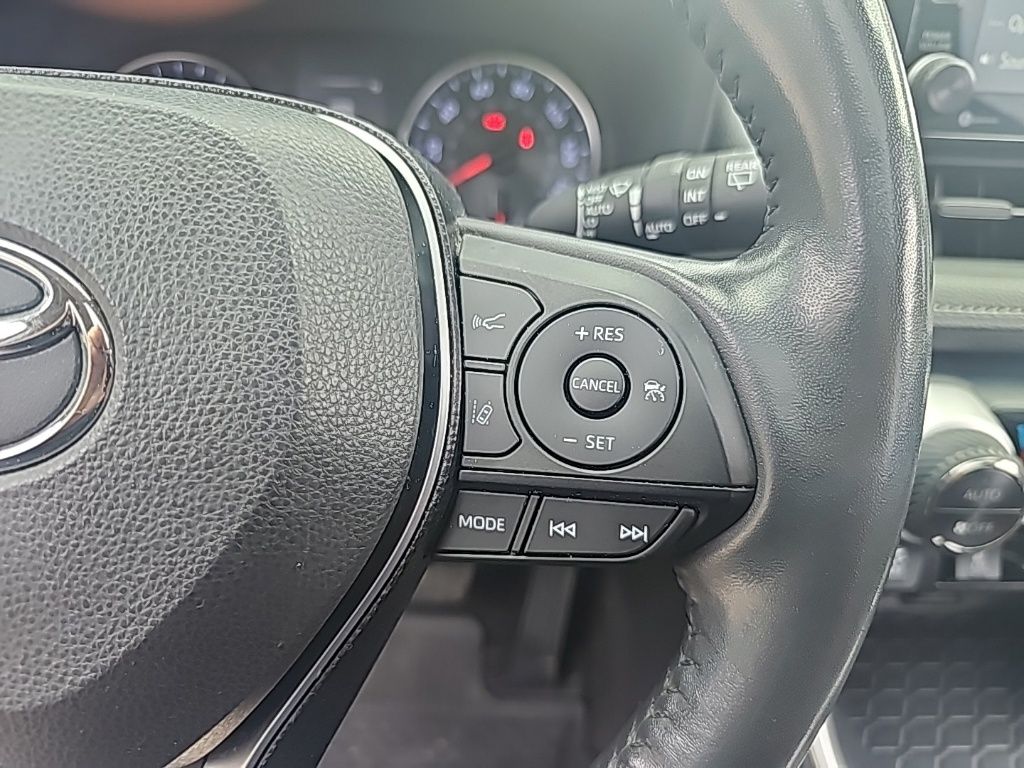 2020 Toyota RAV4 XLE photo 22