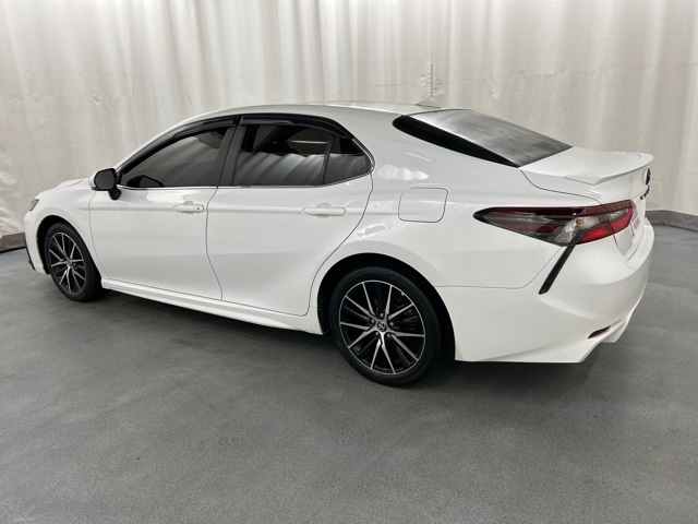 2023 Toyota Camry SE photo 3