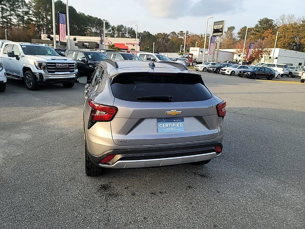 2025 Chevrolet Trax LT photo 4