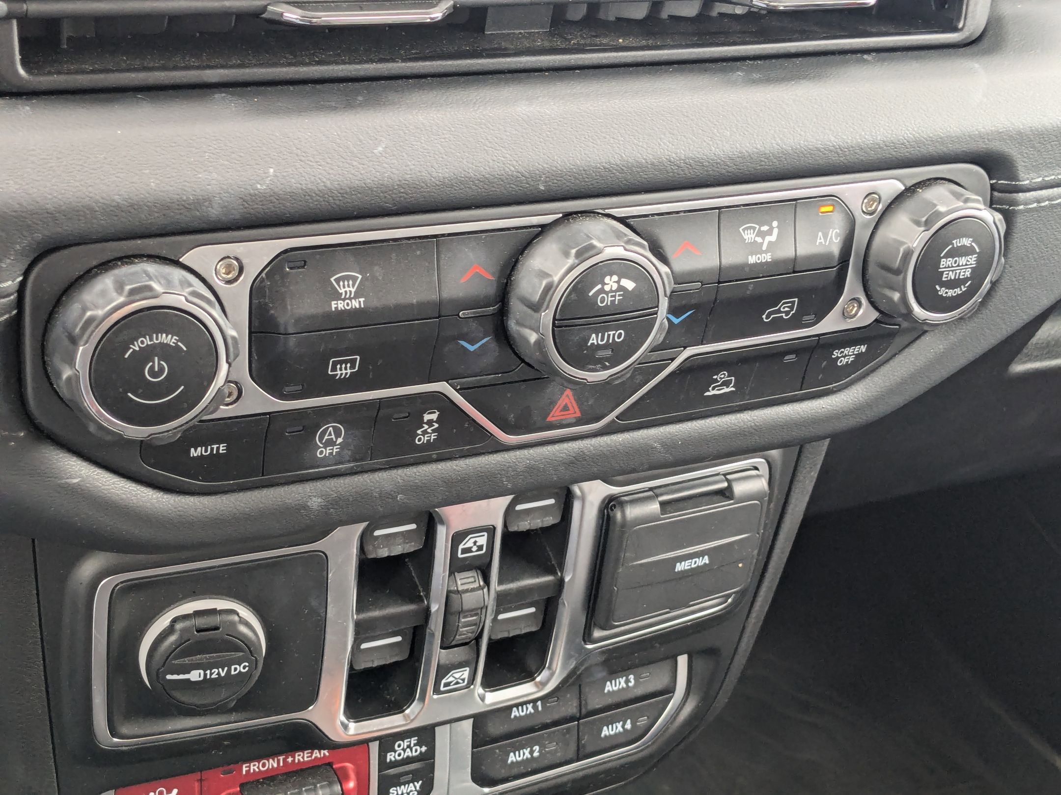 2024 Jeep Wrangler Rubicon photo 21