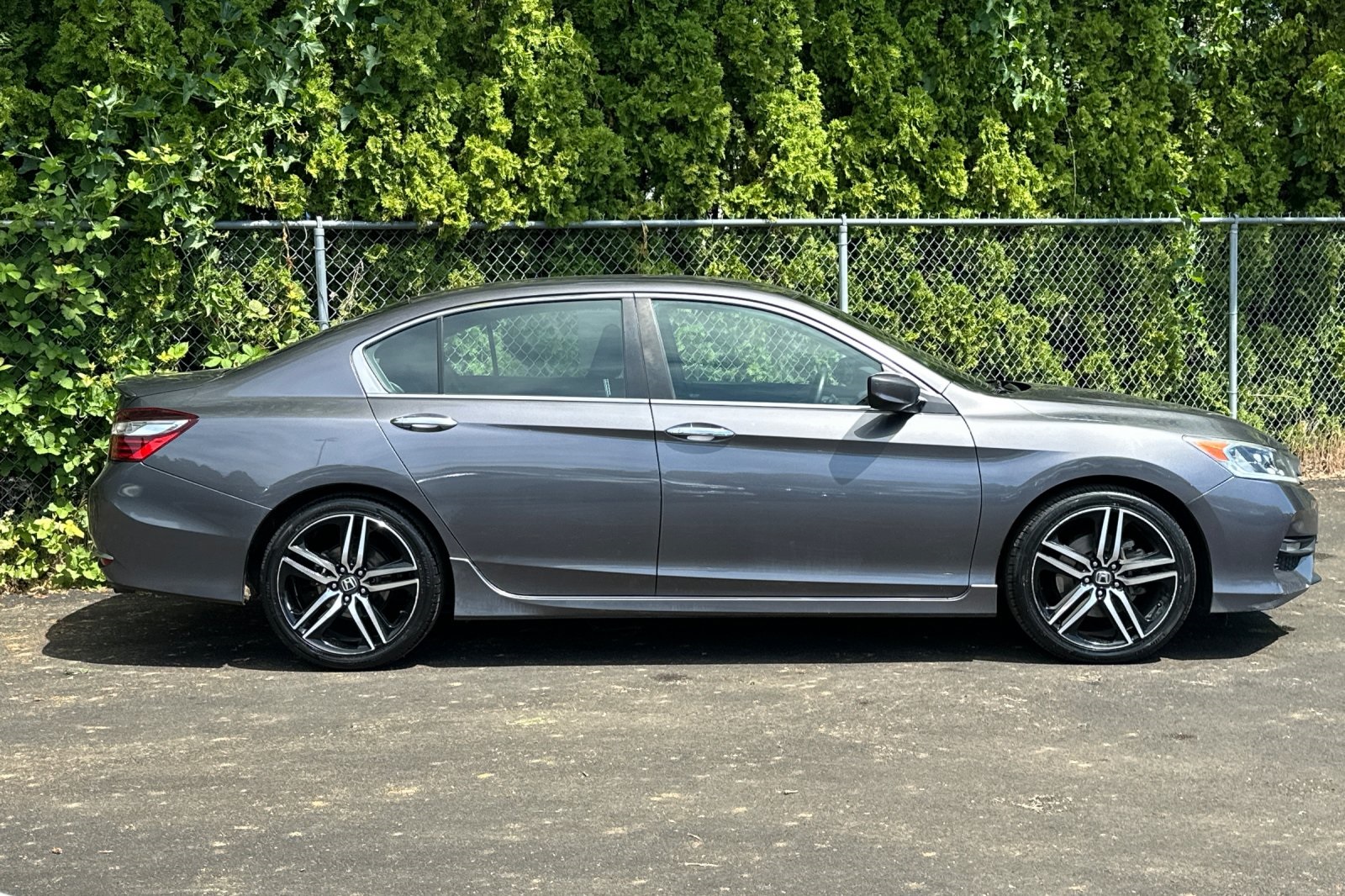 2017 Honda Accord Sport photo 3