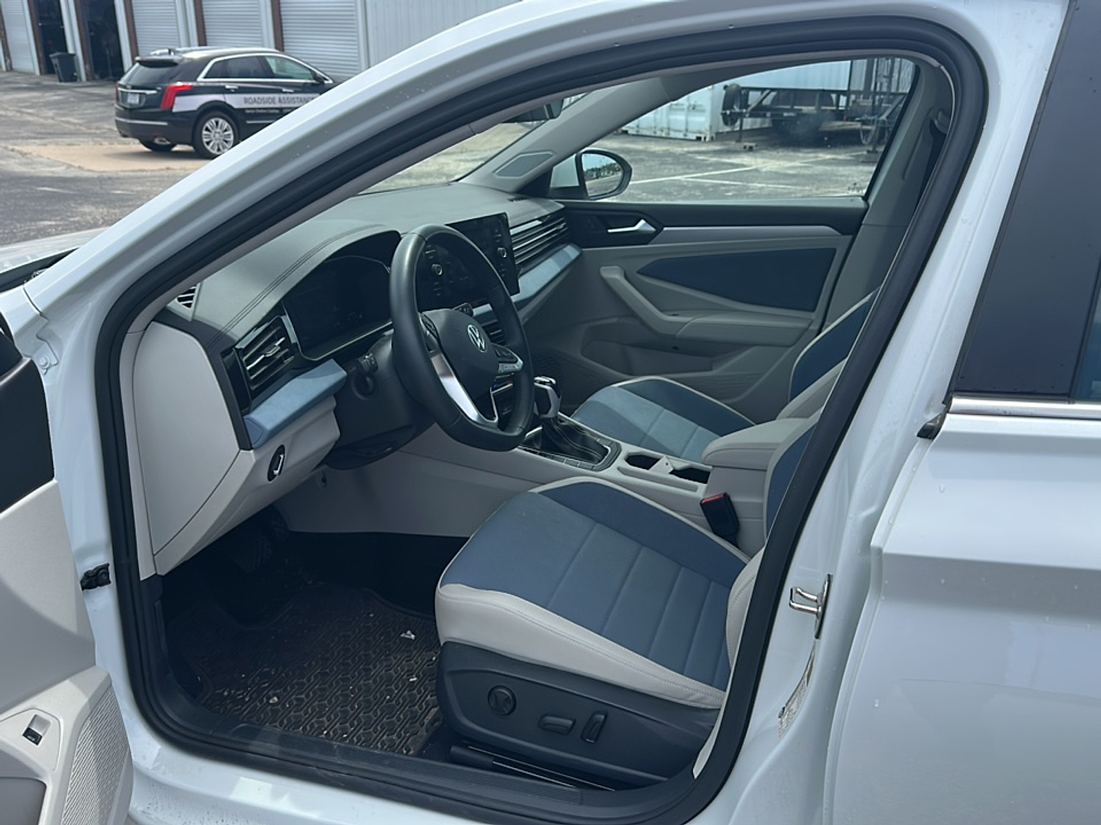 2025 Volkswagen Jetta 1.5T SE photo 2