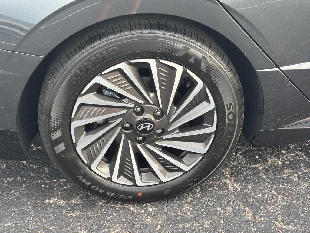 2025 Hyundai Sonata Hybrid Limited photo 3