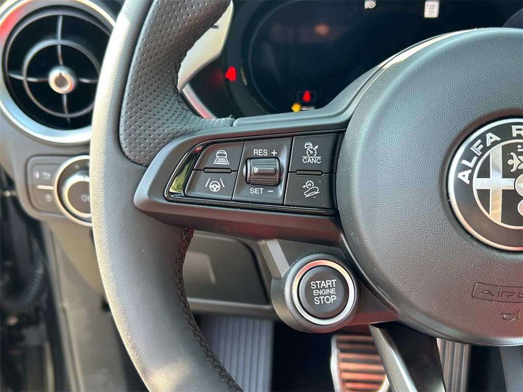 2025 Alfa Romeo Stelvio Sprint Base photo 24