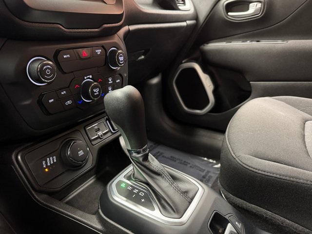 2020 Jeep Renegade Latitude photo 19