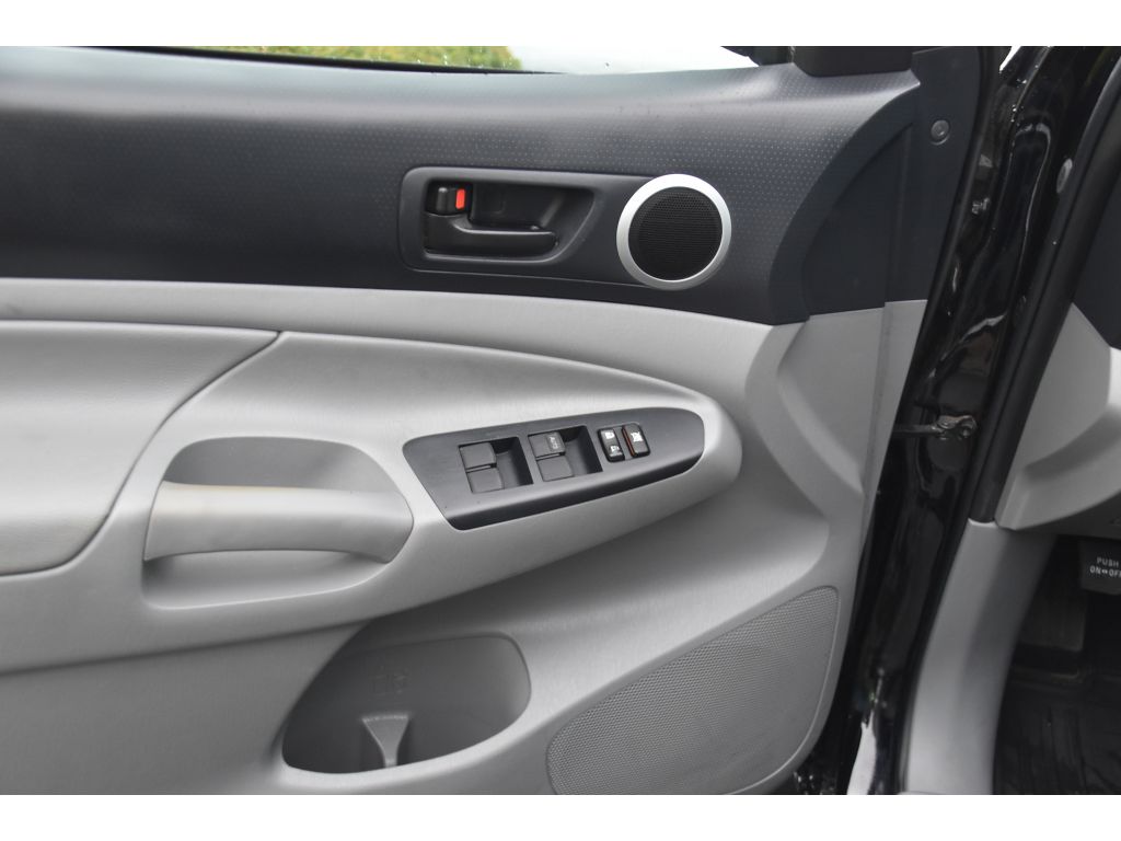 2013 Toyota Tacoma Base V6 4x4 photo 21
